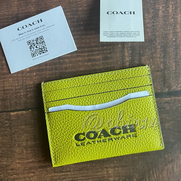NWT Coach Leather Card Case Key Lime Color - Picture 2 of 4